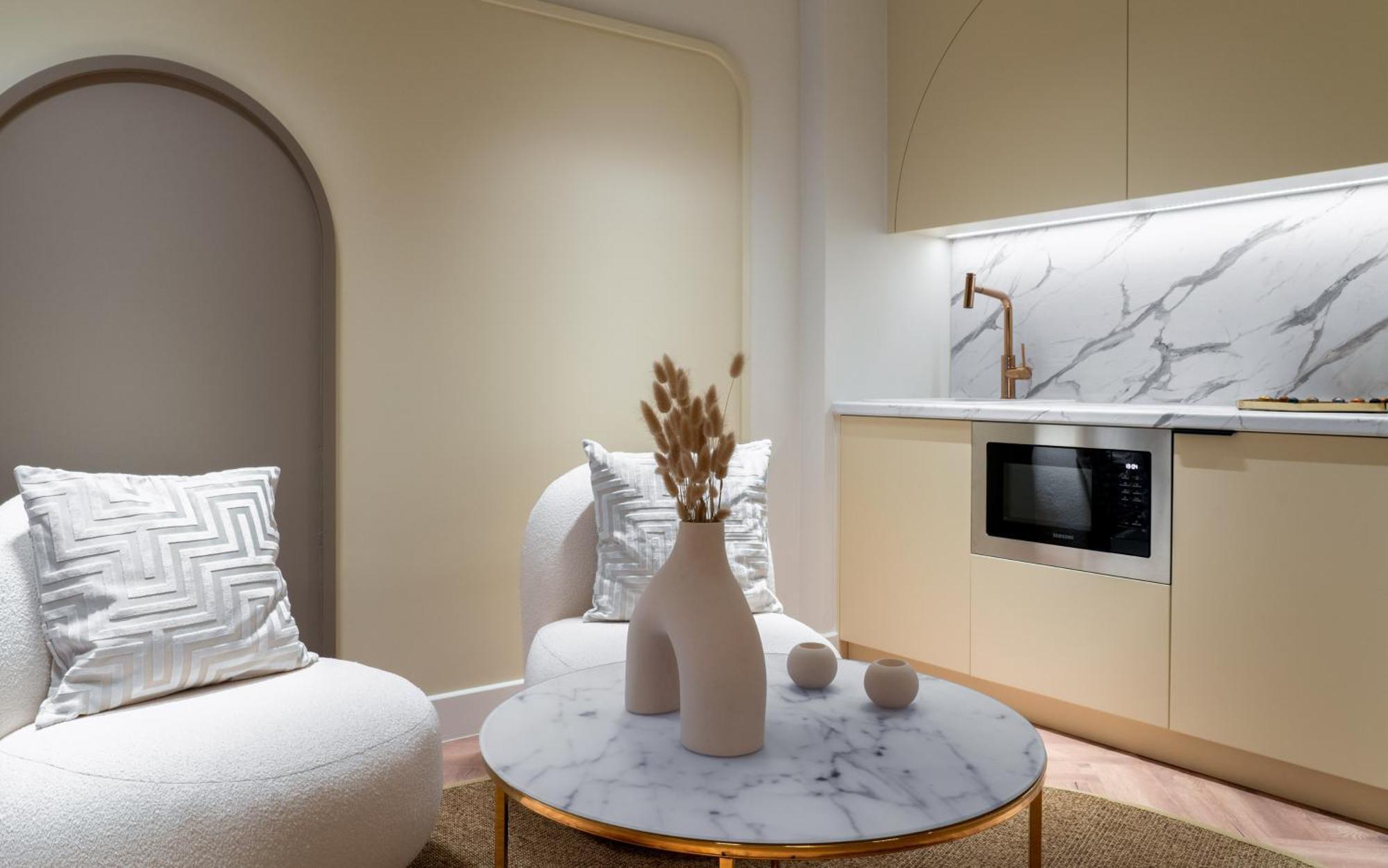 Dion Luxury * Athen